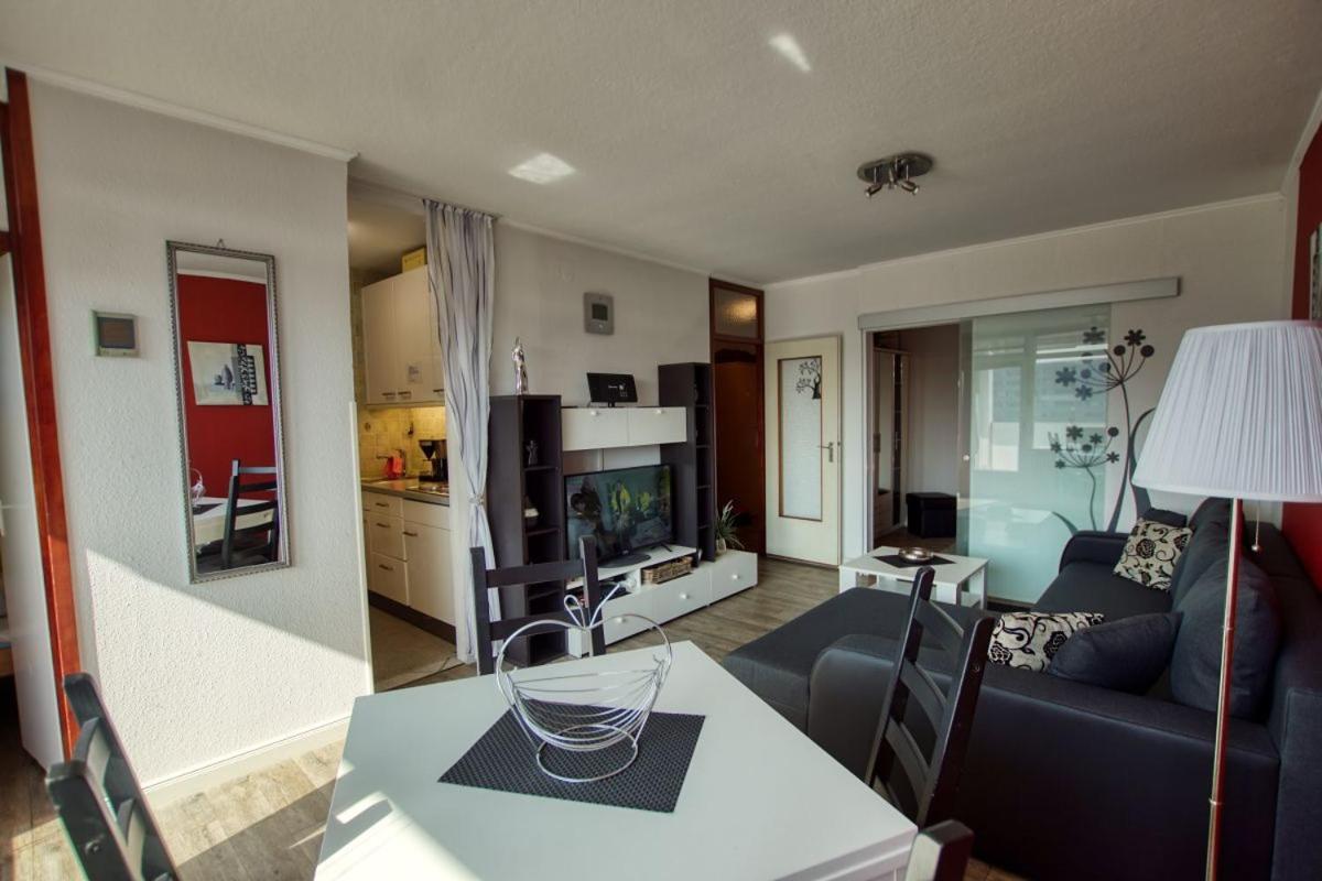 - Haus A, App 0a0408 Apartment *
